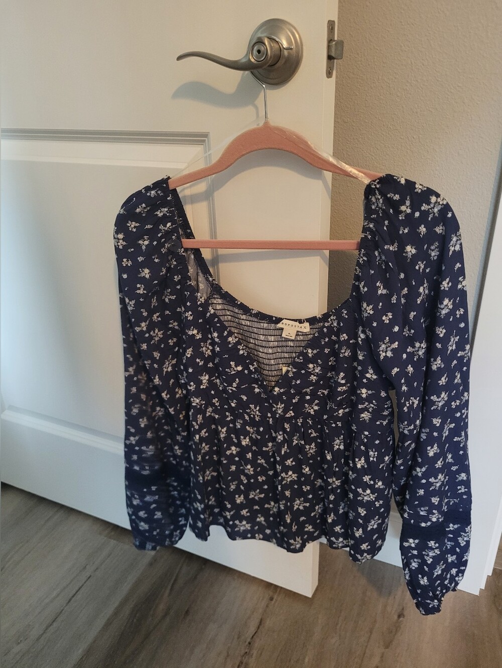 Aeropostale Navy and White Floral V-Neck Blouse XLG NWT